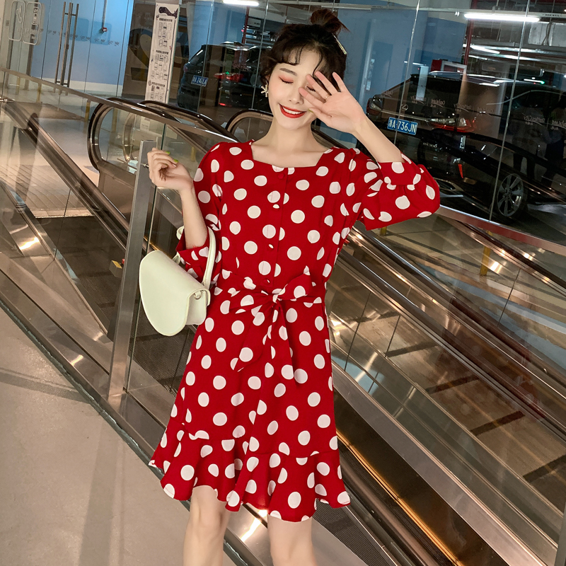 Dress4544 เดรสลายวงกลมทรงเข้ารูปชายระบาย อกแต่งกระดุม แขนยาวสี่ส่วน ซิปข้าง มีผ้าผูกเอว ผ้าไมโครเนื้อดี งานดีทรงดีใส่สวย ใส่ทำงาน ใส่เที่ยว ชุดเดียวจบ มี 2 สี แดง, ขาว