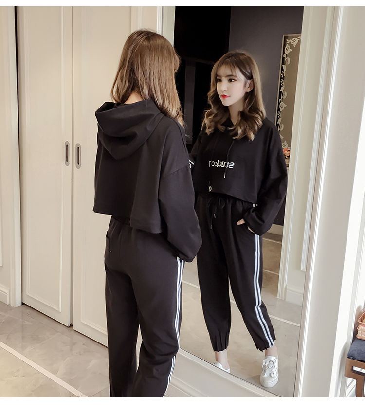 Set_bt1791 ชุดเซ็ท 2 ชิ้น(เสื้อ+กางเกง) เสื้อครอปโอเวอร์ไซส์แขนยาว+กางเกงขายาวเอวยืดปลายขาปล่อยแต่งแถบข้าง ผ้าคอตตอนเนื้อดีนุ่มยืดหยุ่นสูงใส่สบาย งานเซ็ทเข้าชุดสุดน่ารักเท่ๆ คูลๆ แบบไม่ซ้ำใคร ใส่เก๋ๆ ได้บ่อย แยกใส่กับตัวอื่นก็สวย มี 2 สี