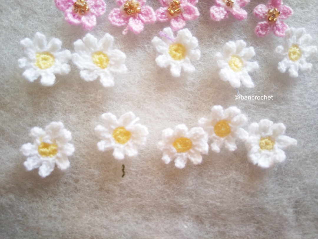 Bancrochet ดอกไม้จิ๋วถักโครเชต์ crochet mini flowers สีขาว 0.5 นิ้ว