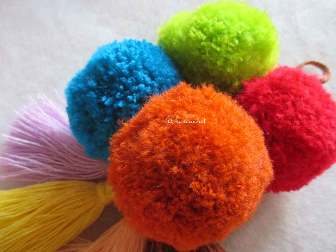 พู่+ปอมปอมแขวนกระเป๋าถักโครเชต์ pompom
