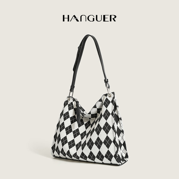 กระเป๋าสะพายข้างผู้หญิง กระเป๋าสะพายสไตล์เกาหลี By HANGUER&CK