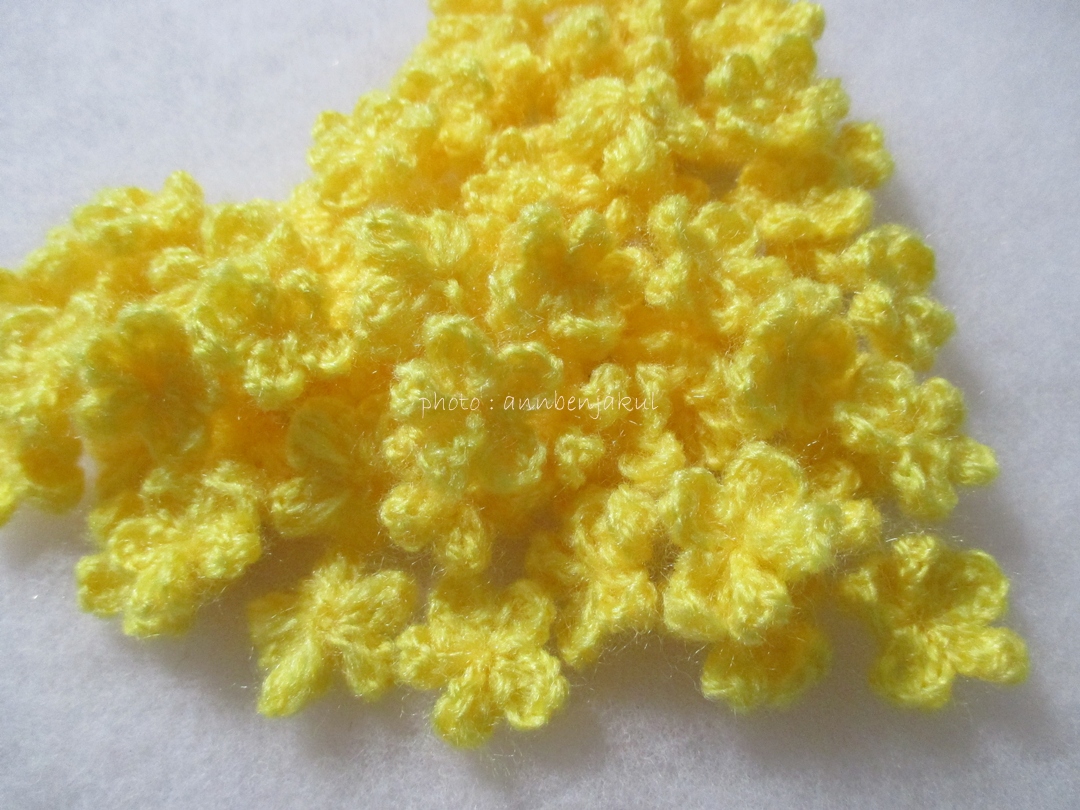 ดอกไม้จิ๋วสีเหลือง