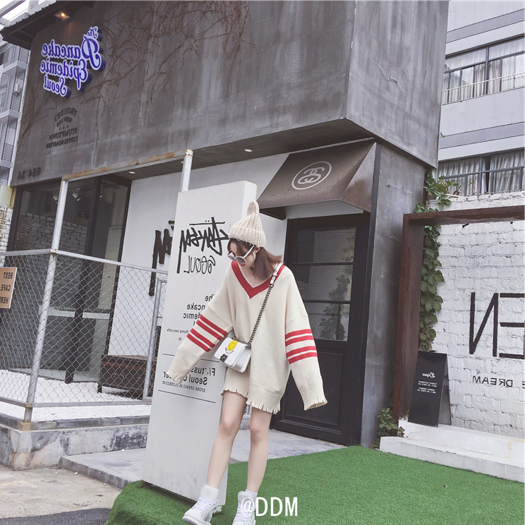 Sweater สไตล์เกาหลี แขนยาว เนื้อบางนุ่ม แต่งชายขาดๆ เพิ่มความเก๋ ขาว