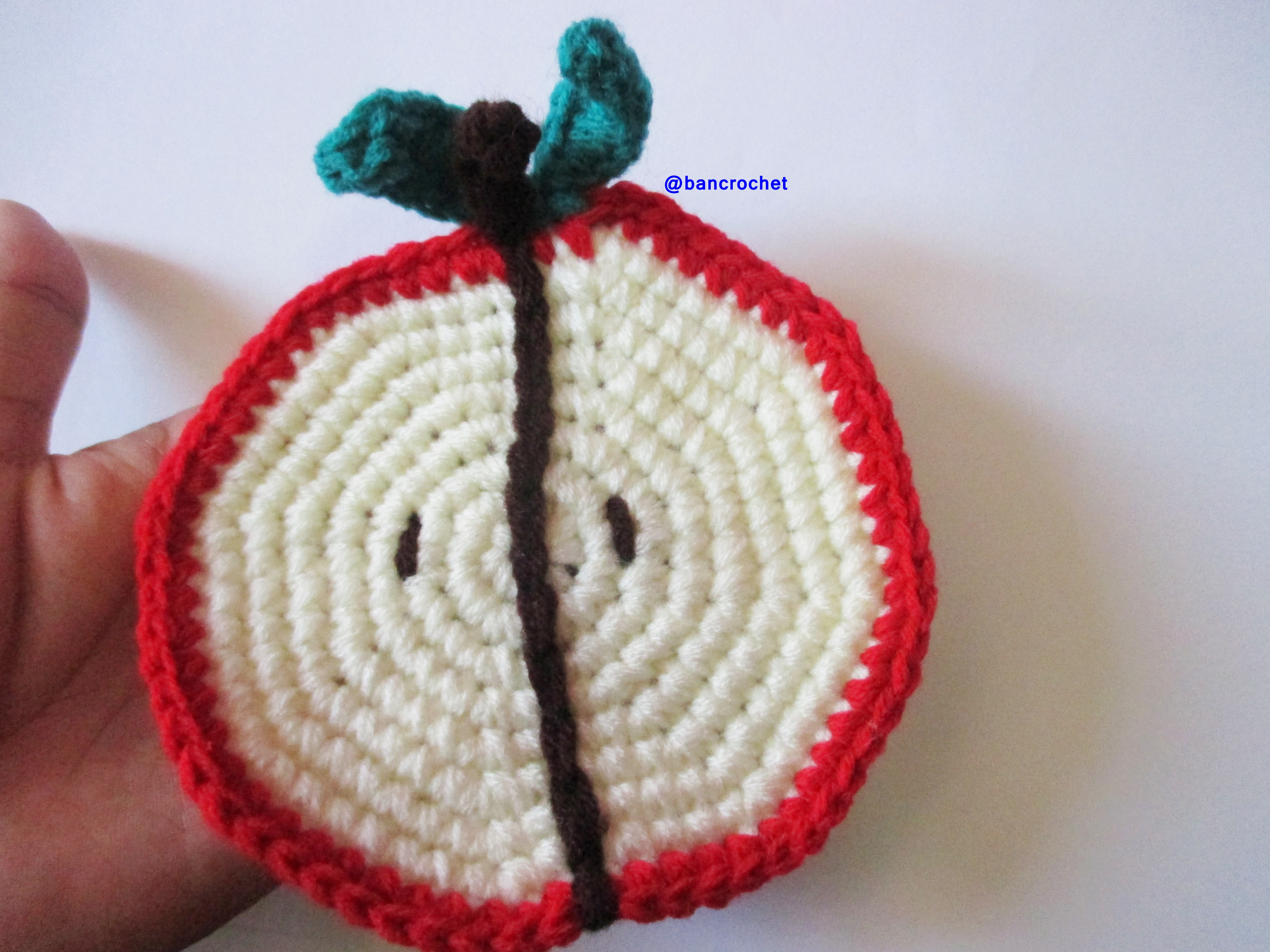 Bancrochet ที่รองแก้วถักโครเชต์ Crochet apple coastors แดง 4 นิ้ว