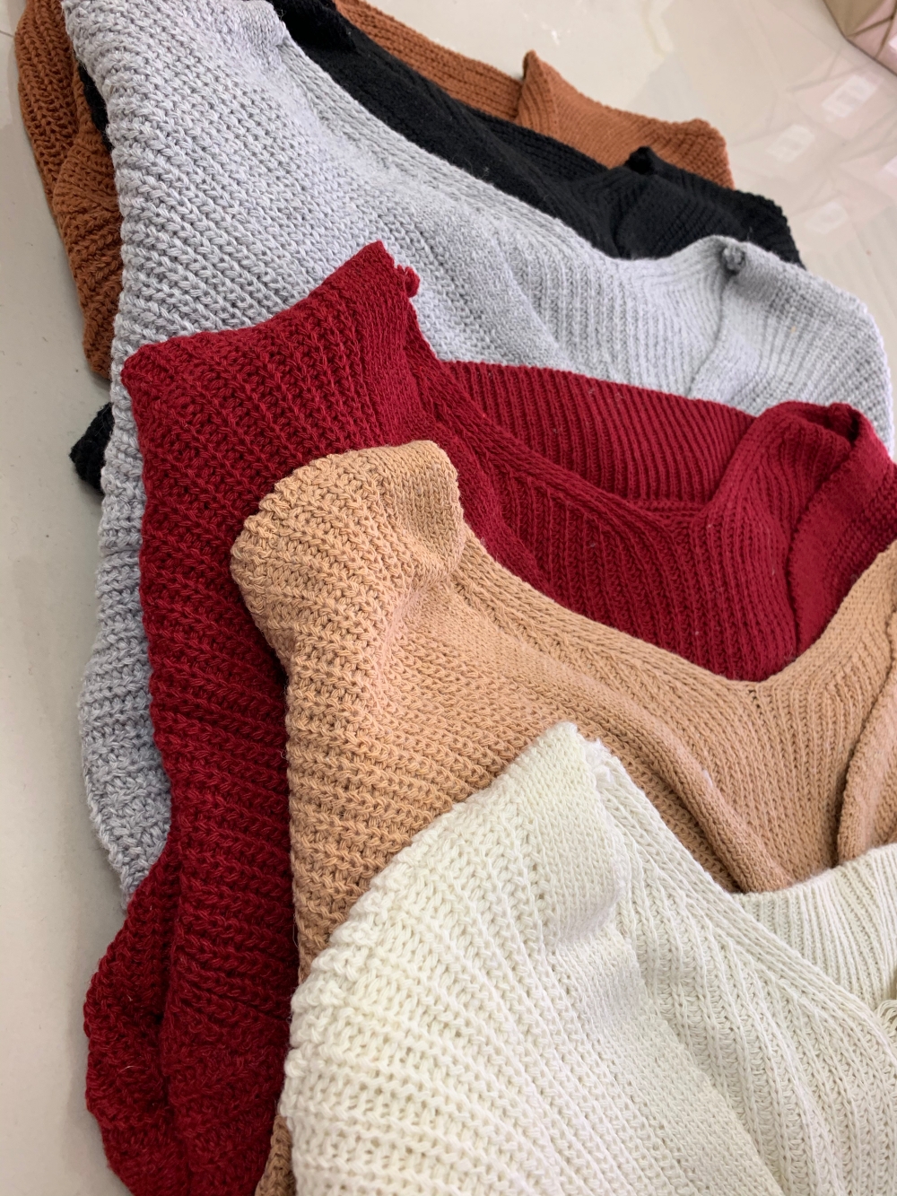 เสื้อแฟชั่นไหมพรม แขนยาว ดีไซน์เก๋ ตัวสั้น แต่งไขว้ ใส่ได้ทั้ง 2 ด้าน แอบเซ็กซี่เล็กๆ มีหลายสีจ้า