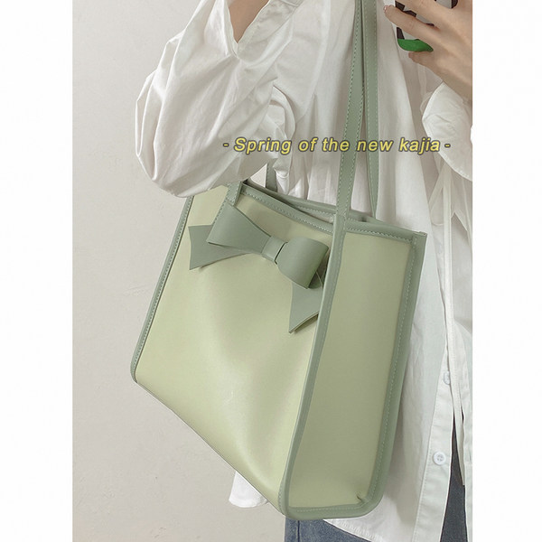 กระเป๋าสะพายข้างผู้หญิง กระเป๋าสะพายสไตล์เกาหลี By Japanese フェンディ authentic bag
