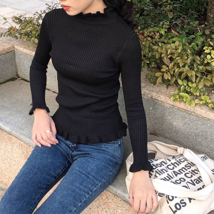 สีดำ : เสื้อไหมพรมคอเต่า ผ้านุ่ม แต่งช่วงปลายคอ แขน ชายเสื้อ ผ้าร่องมี texture ในตัว งานดี ยืดได้เยอะ