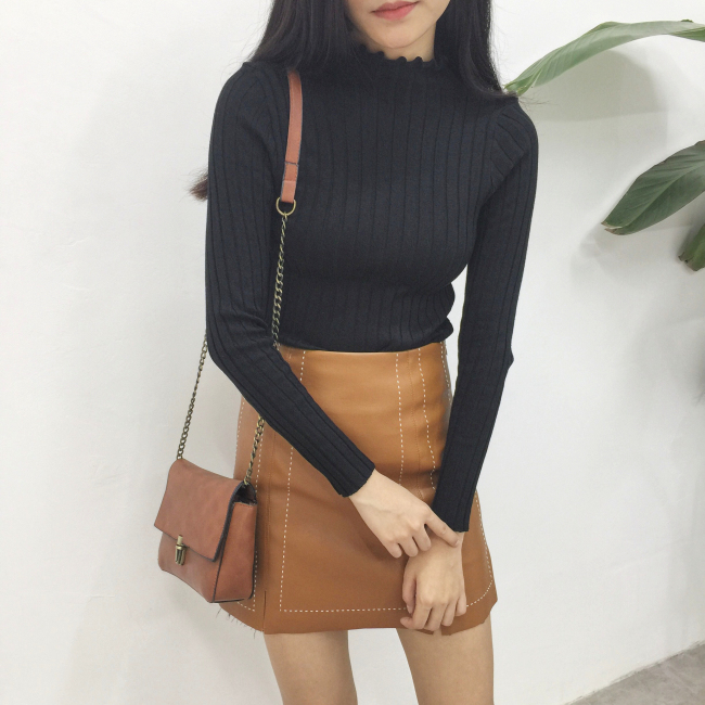 สีดำ : เสื้อสเวตเตอร์ ไหมพรมคอเต่า ลายทางในตัว ยืดได้เยอะ ผ้านุ่ม