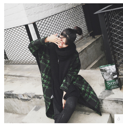 เสื้อโค้ทกันหนาว สไตล์เกาหลี ตัวโคล่ง สีเขียวดำ ลายเก๋ๆ ผ้าวูลเนื้อละเอียด อยู่ทรง ไม่หนามากงานดี บุซับในกันลม พร้อมส่งเลยจ้า same pic