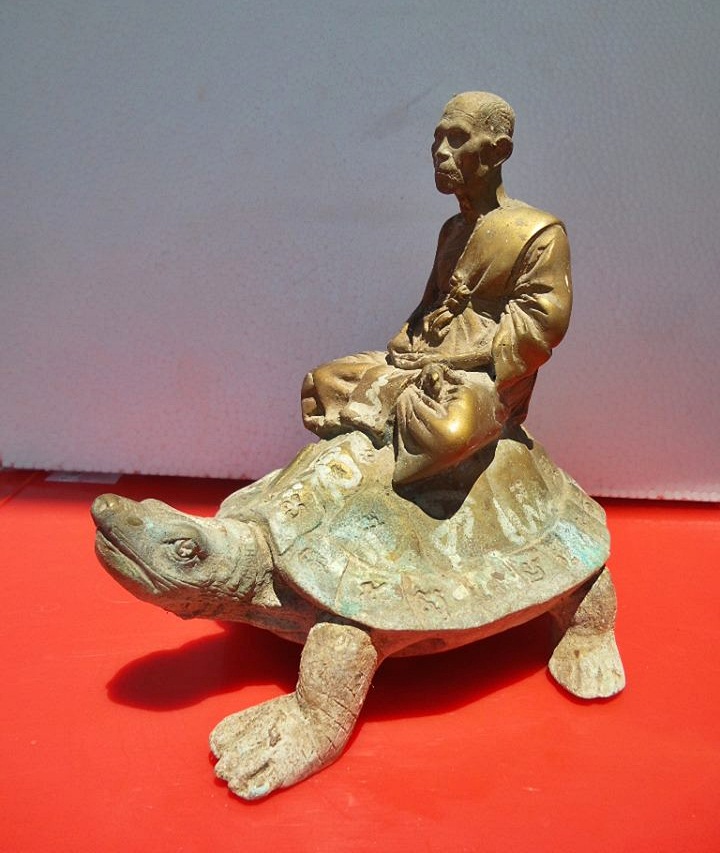 หลวงปู่หลิวนั่งเต่า วัดไร่แตงทอง