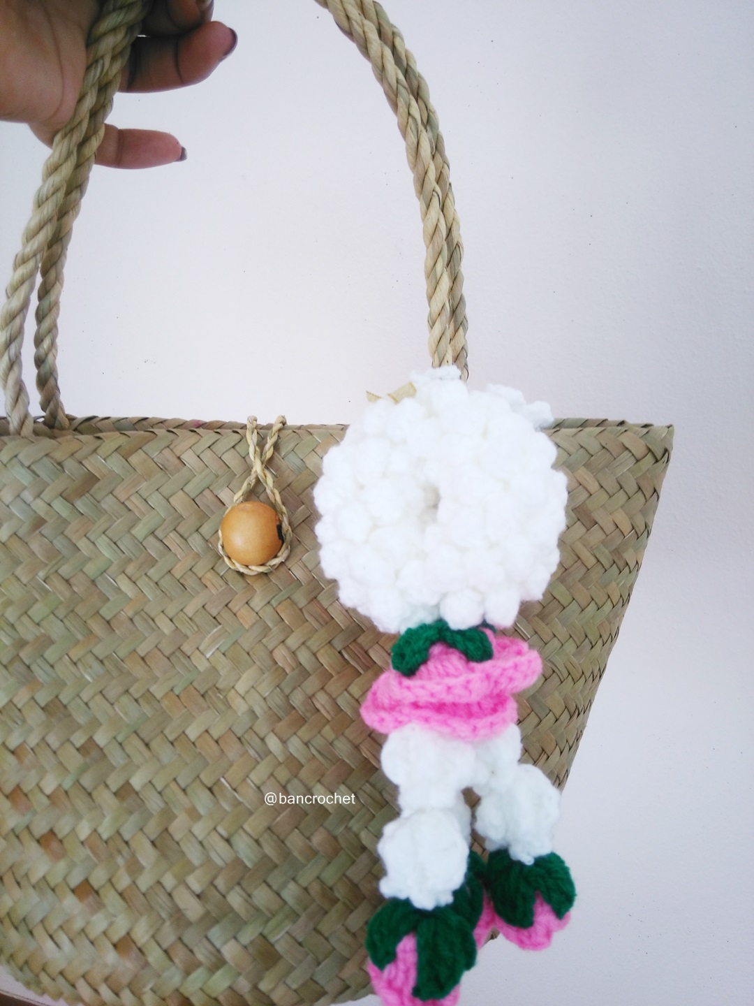Bancrochet กระเป๋าสานกระจูดประดับพวงมาลัย grajood basket weave bags คละสี 7*10*7*12 นิ้ว