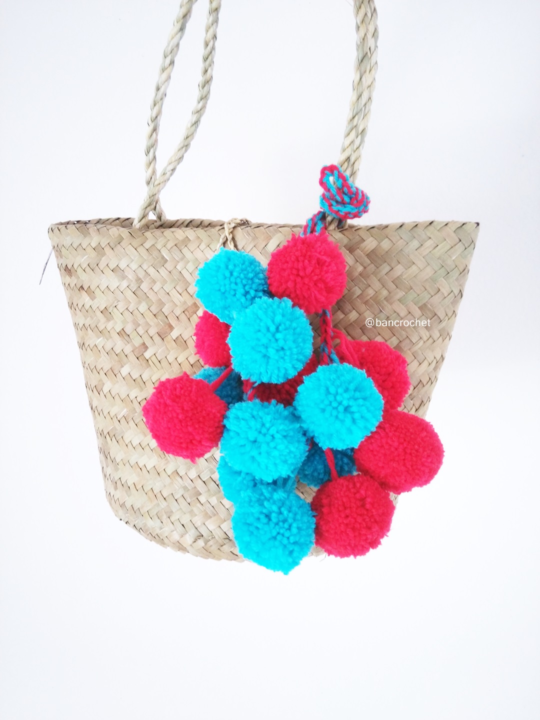 กระเป๋าสานกระจูดห้อยปอมปอม grajood basket weave bags คละสี 7*10*7*12 นิ้ว