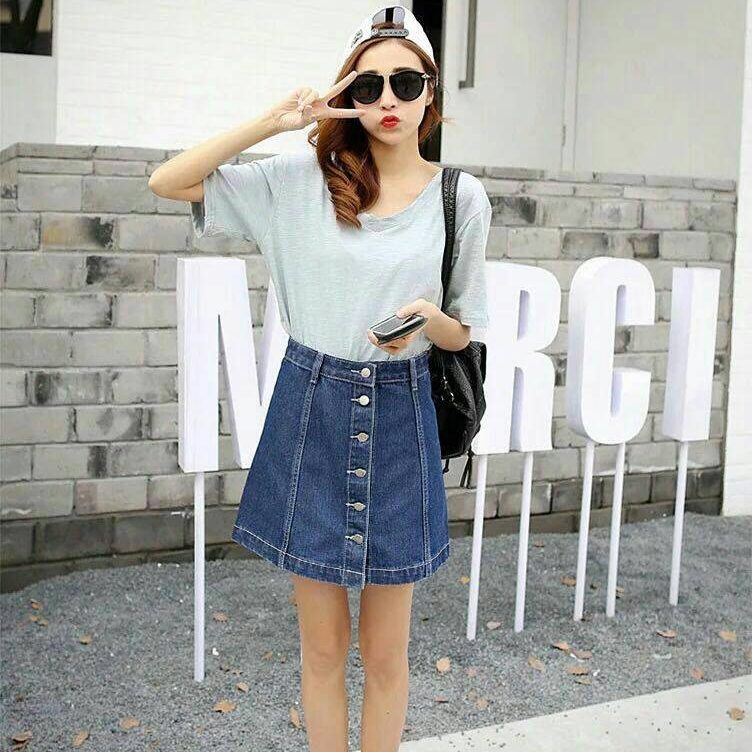 Skirt308 กระโปรงยีนส์ทรงเอ กระดุมหน้า ผ้ายีนส์แท้เนื้อดีแบบนุ่มใส่สบาย งานน่ารักแมทช์กับเสื้อได้หลายแบบ **พร้อมส่งชมพูสีเดียวค่ะ