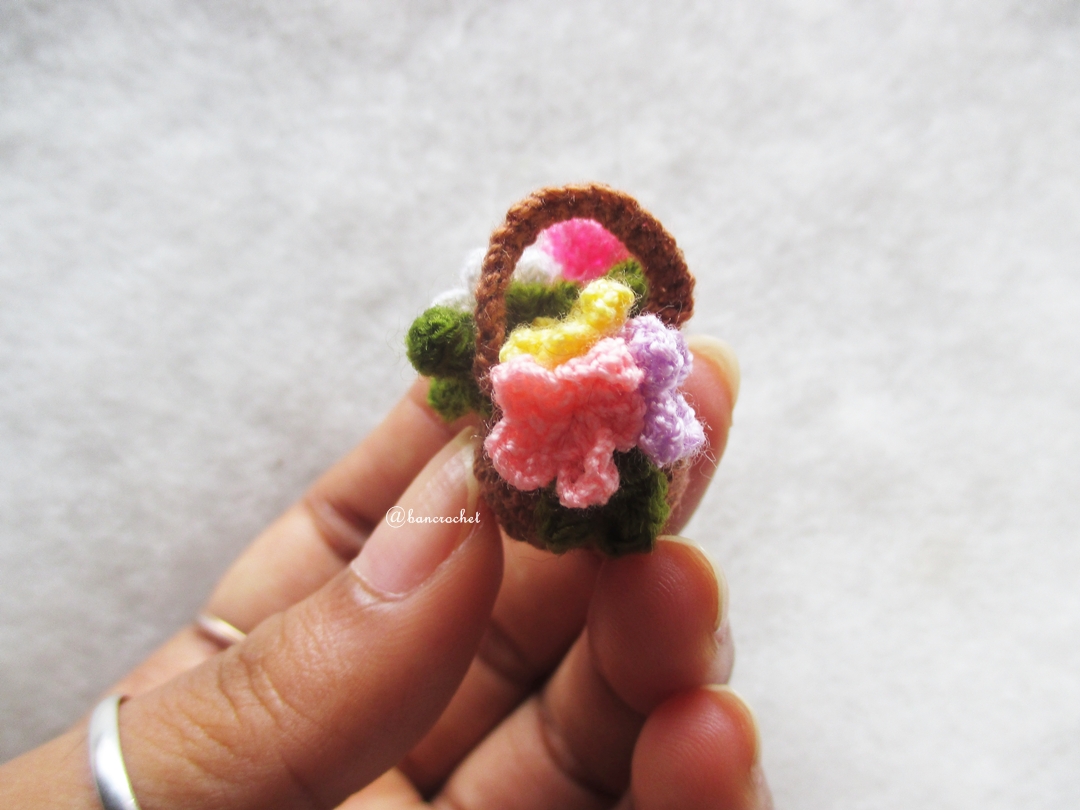 ช่อดอกไม้ใส่ตะกร้าจิ๋ว mini flowers crochet