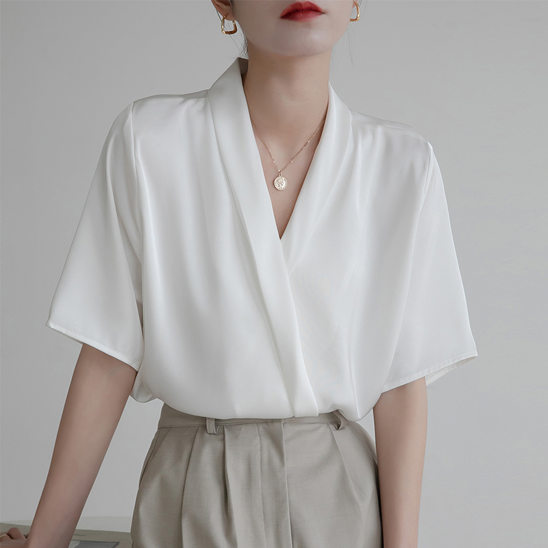 เสื้อเชิ้ตผู้หญิงแขนยาว เสื้อเชิ้ตผู้หญิงใส่ทํางาน 390 บาทต่อชิ้น ฟรีค่าจัดส่ง