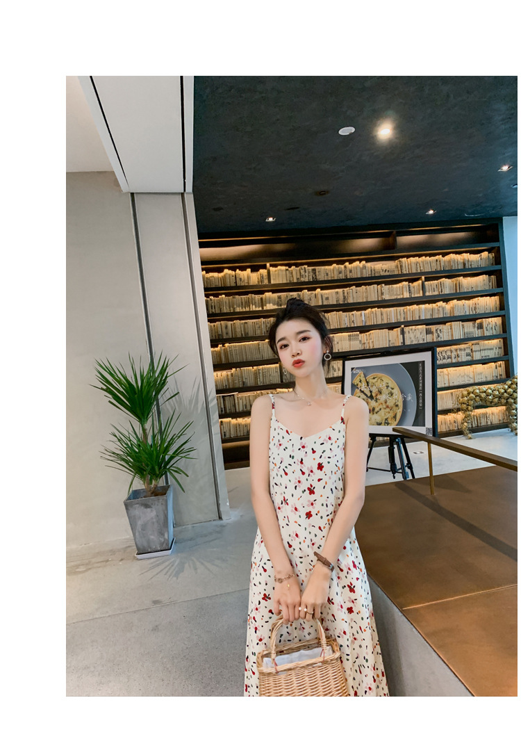 Dress4638 เดรสยาวสายเดี่ยวผ้าชีฟองเนื้อหนาเกรดพรีเมียมลายดอกไม้ ซิปข้าง มีซับในเนื้อหนาอย่างดี สายบ่าปรับระดับได้ งานดีทรงดีผ้าทิ้งตัวพริ้วสวยไม่ยับง่ายไม่ต้องรีดหลังซัก งานสวยเหมือนราคาหลักพัน ทรงนี้ใส่ได้เรื่อยๆ ชุดเดียวเอาอยู่