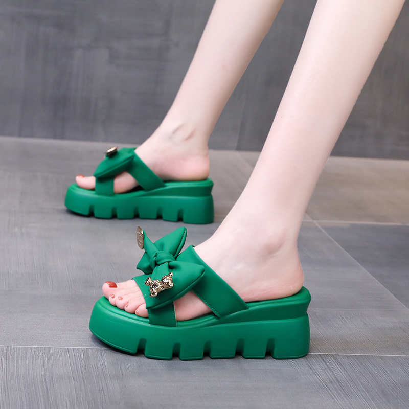 รองเท้าผ้าใบเสริมส้นสูง ไซต์35-39 สนใจทักแชท ฟรีค่าส่ง!