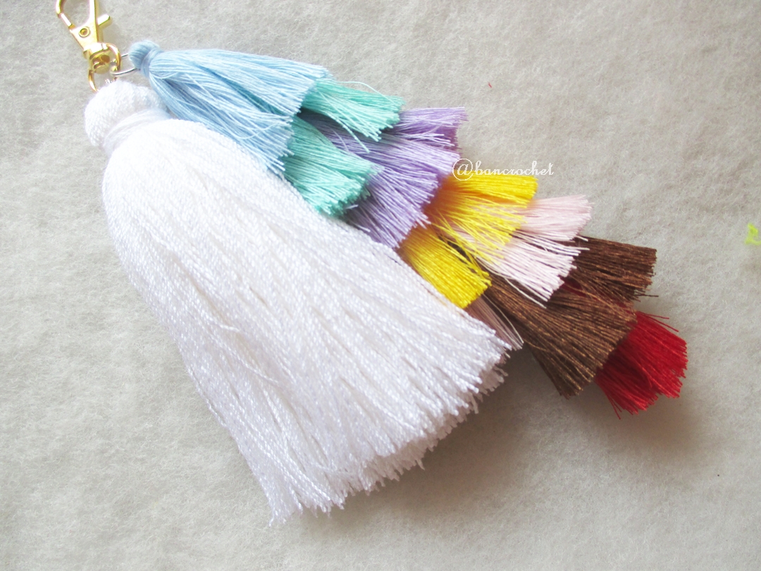 พวงกุญแจพู่เล็กพู่ใหญ่ tassels keychain ขาว