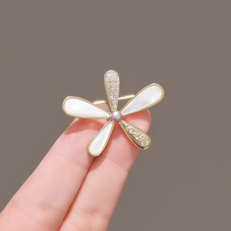 เข็มกลัด เข็มกลัดสวยๆ เข็มกลัดติดเสื้อ Brooch