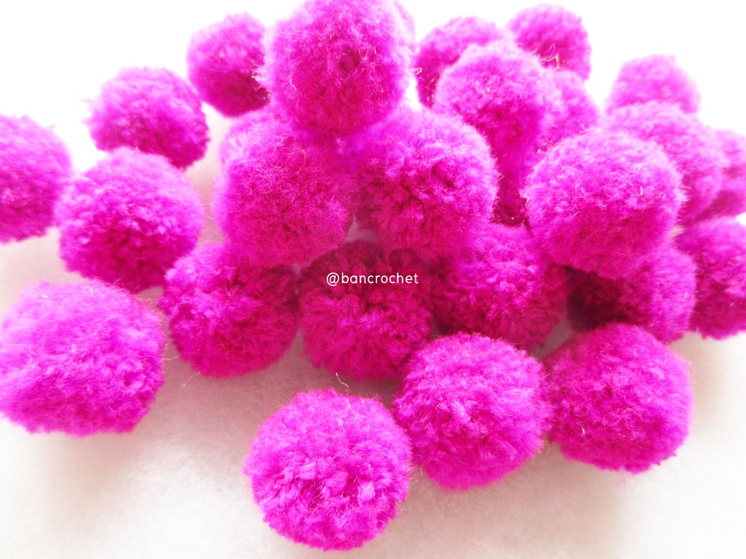ปอมปอมไหมพรม ขนาด 2.5-3 ซม pom poms crochet บานเย็น 2.5-3 ซม.