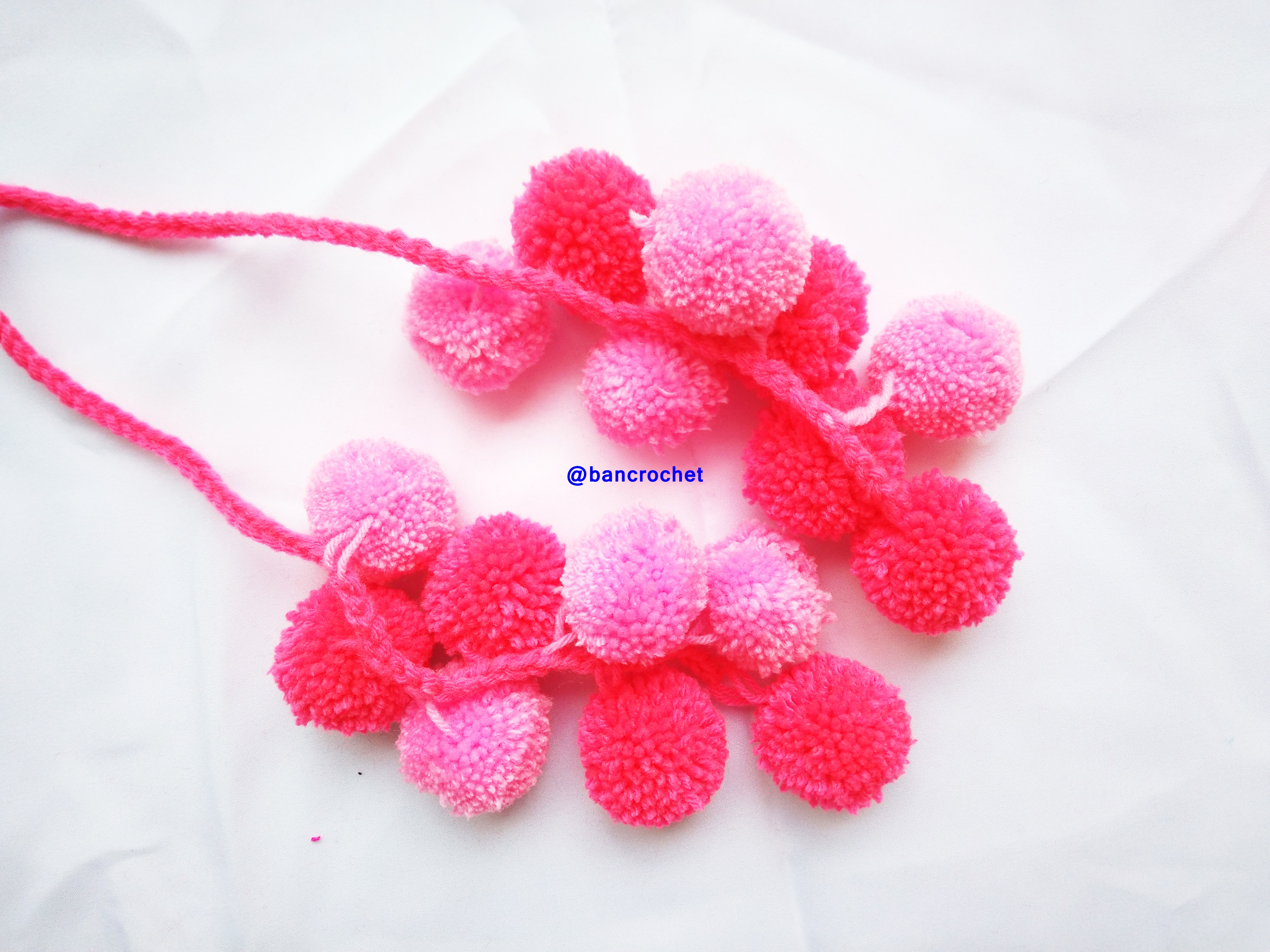 Bancrochet ปอมปอมห้อยกระเป๋า/ที่ห้อยกระเป๋าแฮนด์เมด Tassels keychain hanging for bags หลากสี 4 นิ้ว