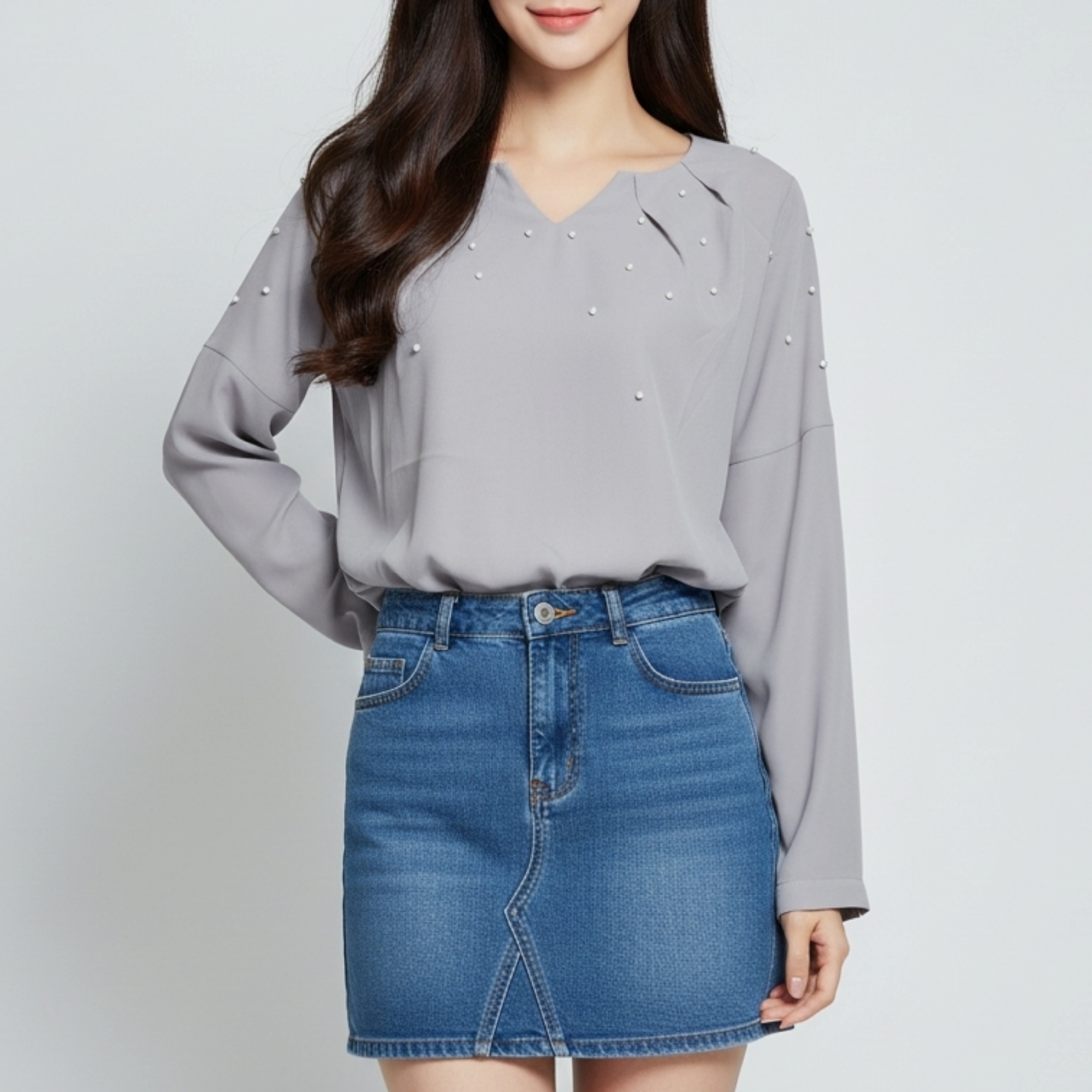 Blouse3857 เสื้อชีฟองแขนยาวสีเทา ประดับมุกสวยหรู แขนยาวกระดุมข้อมือ ผ้าชีฟองเกรดพรีเมียมเนื้อดีหนามีน้ำหนักนุ่มใส่สบาย งานสวยดูแพง แมทช์กับอะไรก็เข้า ใส่เที่ยว/ใส่ทำงานได้