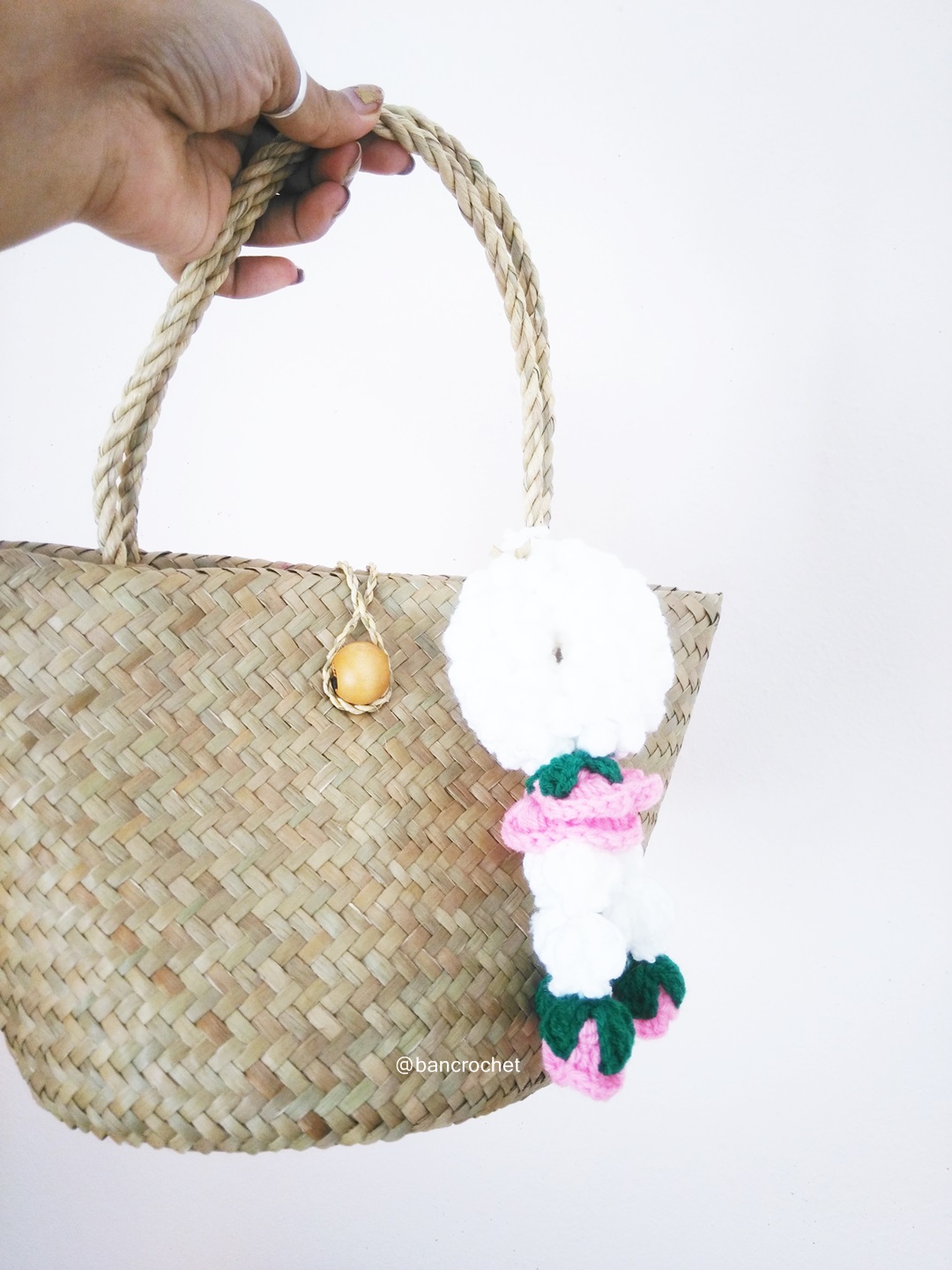 Bancrochet กระเป๋าสานกระจูดประดับพวงมาลัย grajood basket weave bags คละสี 7*10*7*12 นิ้ว