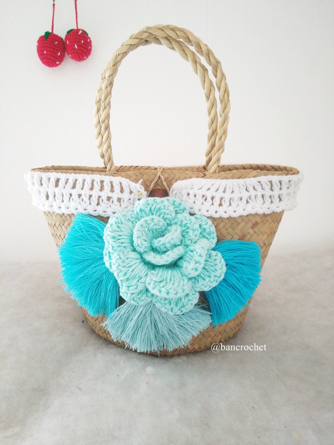 กระเป๋าสานกระจูดประดับดอกไม้ grajood basket weave bags ธรรมชาติ 7*10*7*12 นิ้ว