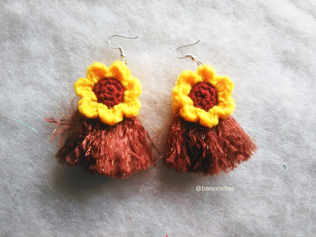 Bancrochet ต่างหูถักโครเชต์ crochet earrings สีเหลืองทอง 3.5 นิ้ว