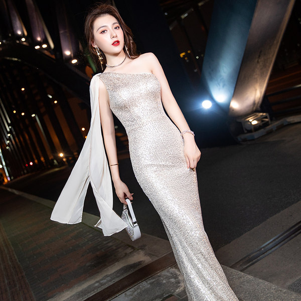 ชุดราตรี ชุดราตรีสวยหรู แบบ ทันสมัย Evening dress