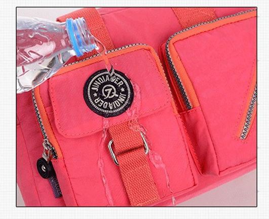 กระเป๋าสะพายข้างผู้หญิง กระเป๋าผ้าไนลอน กันน้ำ ใบใหญ่ กำลังดี ใส่ของได้เยอะ แบบสวย มีกระเป๋าหน้า 2 ช่อง ดีไซน์เก๋ มีหลายสีนะคะ 939841