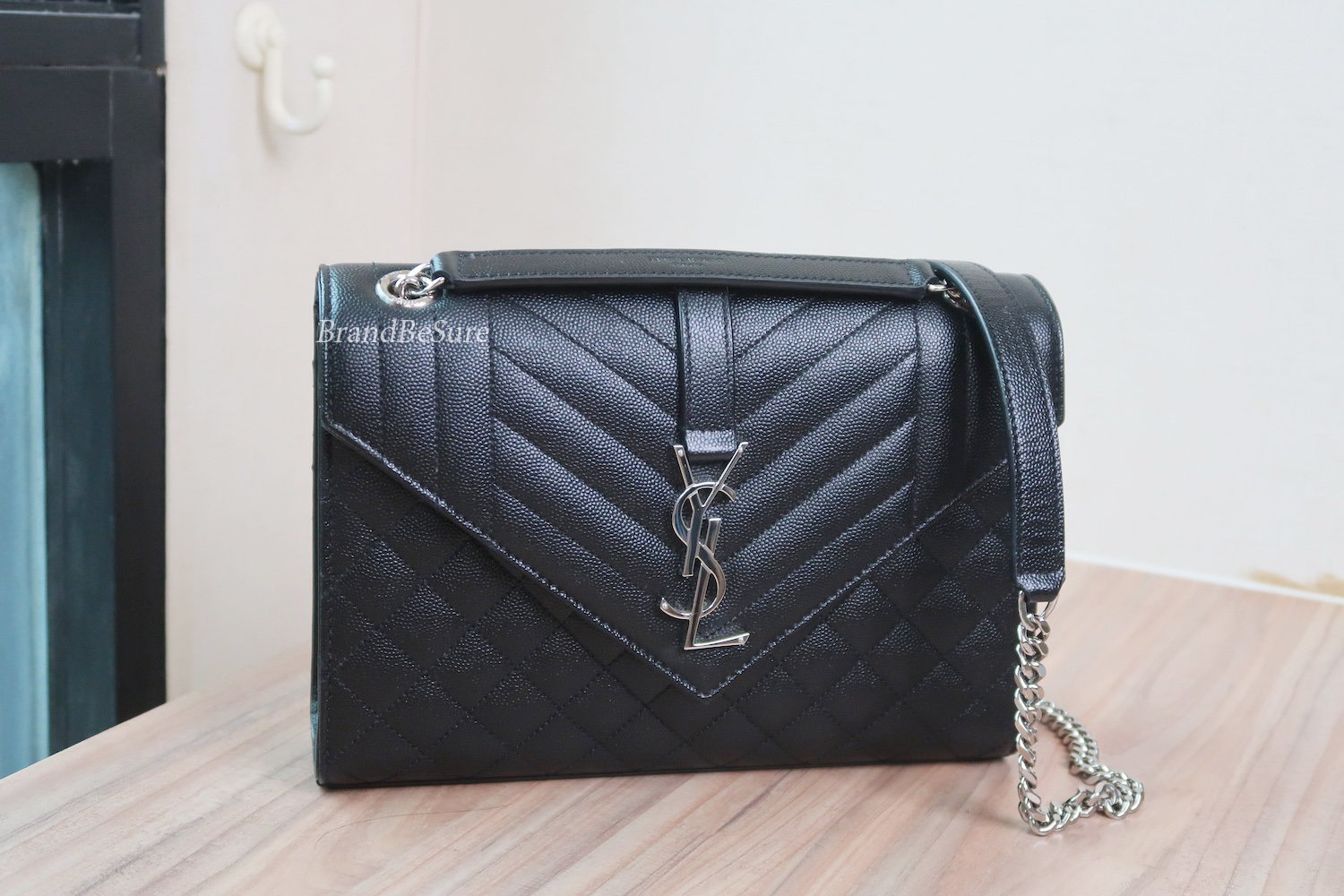 SAINT LAURENT Black Caviar Mix Quilted Envelope Crossbody SHW(ใบEmquartier)