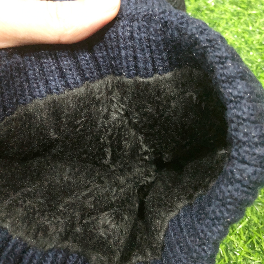 หมวกไหมพรมเนื้อนุ่ม แต่ง logo ช่วงปีกหมวก ด้านในบุขนอุ่น พร้อมส่ง