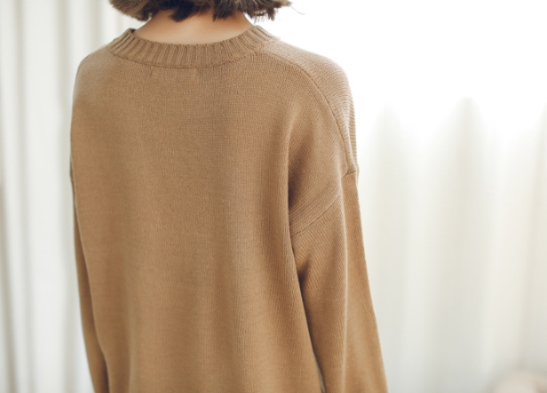 Sweater เสื้อสเวทเตอร์แขนยาว สีน้ำตาล ทรงสวย จะใส่เดี่ยวไหรือใส่โค้ทคลุมก็เริ่ด