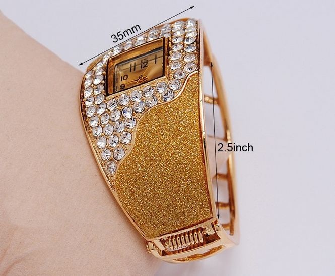นาฬิกาข้อมือ นาฬิกาผู้หญิง แบบ กำไลข้อมือ ทอง 18 K ทอง ดีไซน์ พ่นทราย ตกแต่งเพชร ล้อมกรอบนาฬิกา นาฬิกาข้อมือใส่ออกงาน สุดหรู 372321