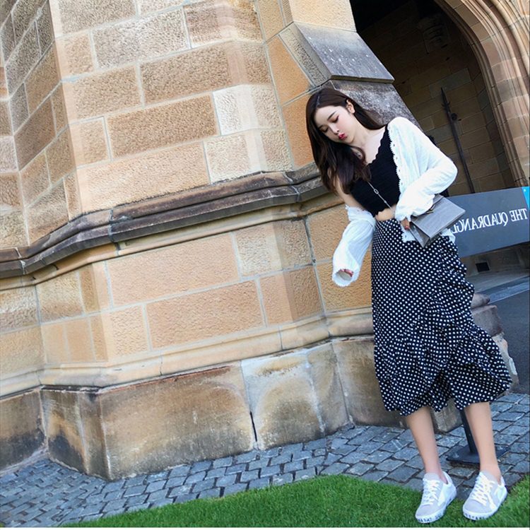 Skirt383 กระโปรงลายจุดสีดำชายระบาย ซิปหลัง ทรงเข้ารูป มีซับในอย่างดี ผ้าชีฟองเนื้อดีมีน้ำหนักทิ้งตัว งานดีทรงดีดีเทลน่ารักแมทช์กับอะไรก็เข้า ใส่เที่ยว/ใส่ทำงานได้