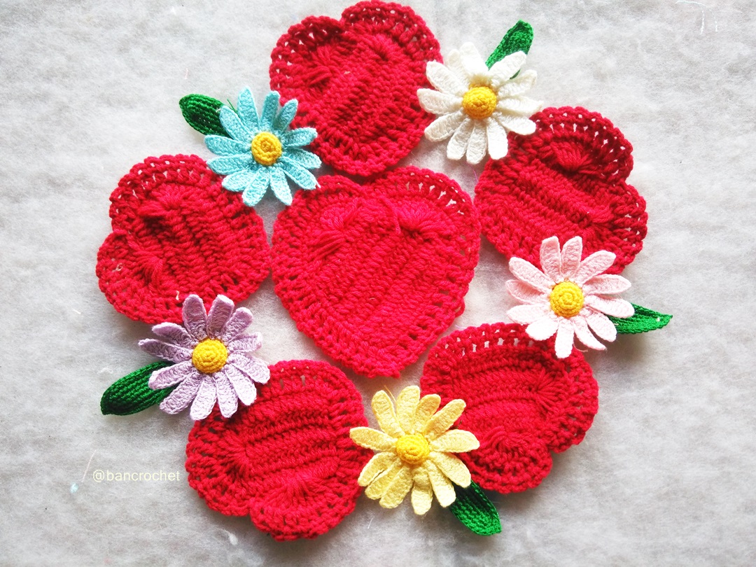 ผ้าปูโตีะถักโครเชต์ Crochet table runner สีแดง 13*13 นิ้ว