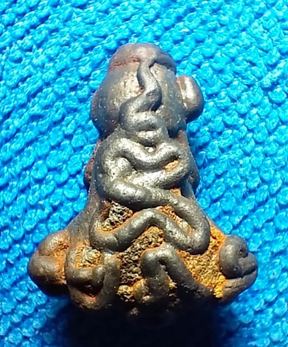 พระปิดตาเนื้อแร่