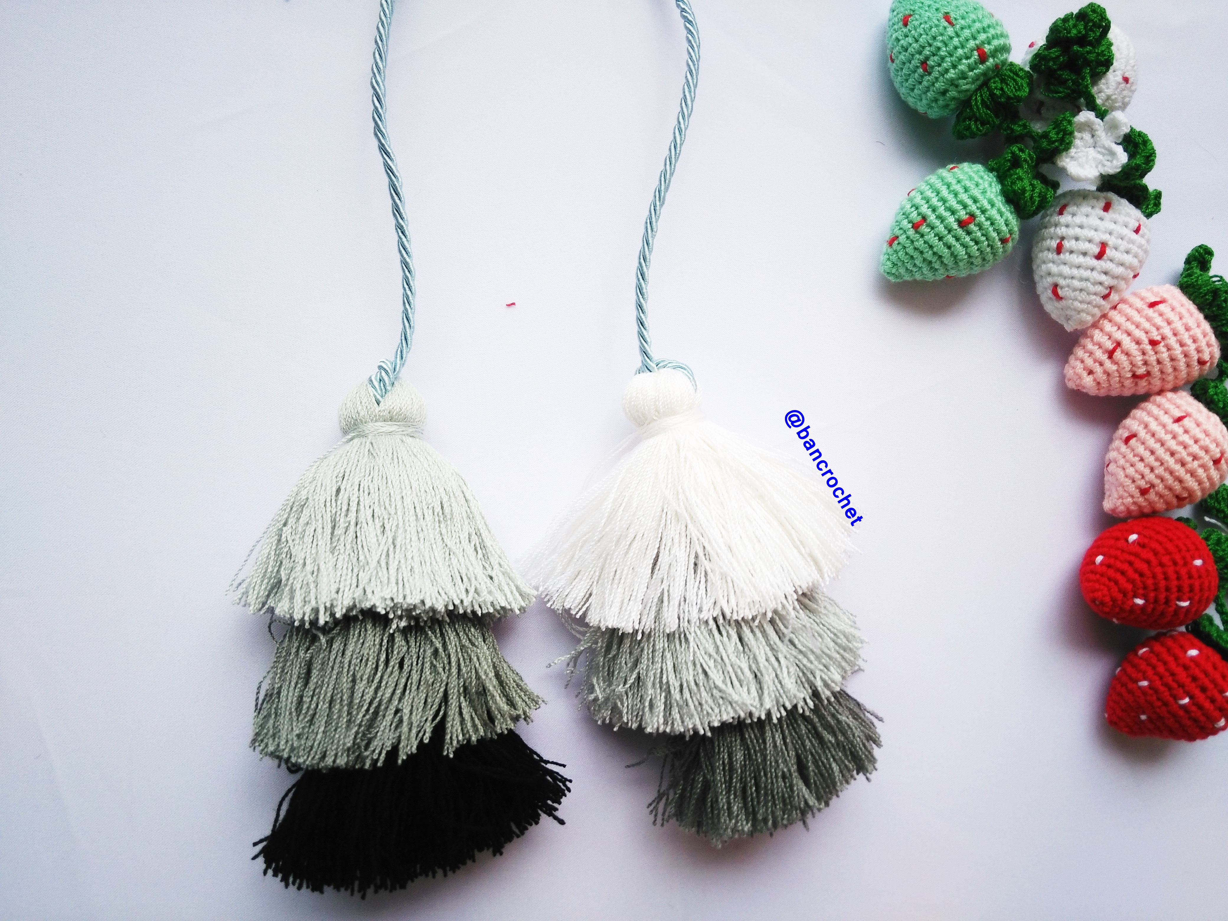 Bancrochet พู่ห้อยกระเป๋า/ที่ห้อยกระเป๋าแฮนด์เมด Tassels keychain hanging for bags หลากสี 4 นิ้ว