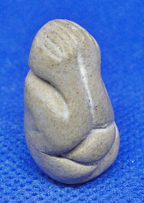 พระปิดตาล้มลุก