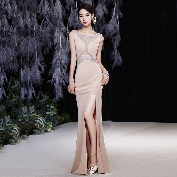 ชุดราตรี ชุดราตรีสวยหรู แบบ ทันสมัย Evening dress