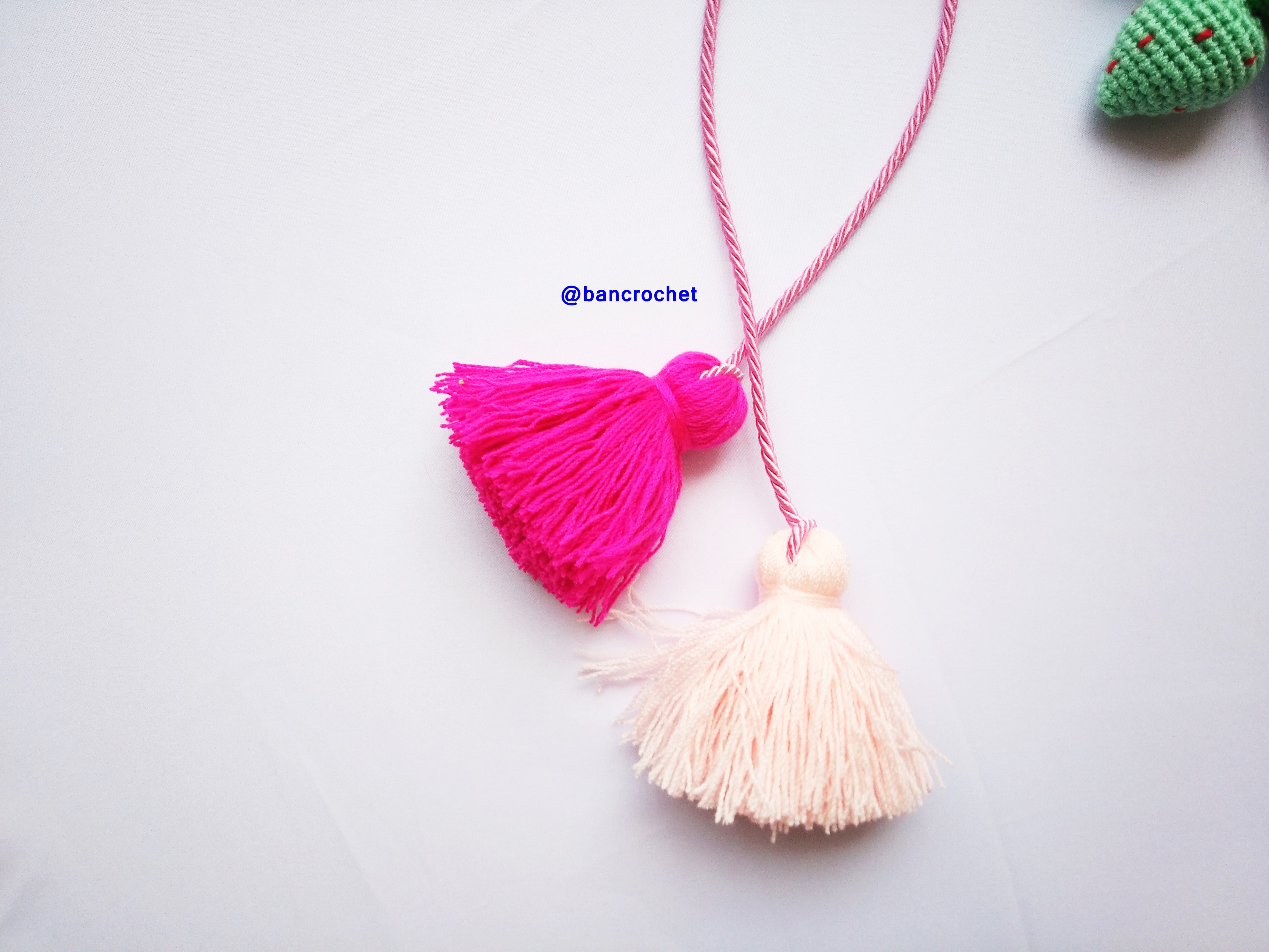 Bancrochet พู่ห้อยกระเป๋า/ที่ห้อยกระเป๋าแฮนด์เมด Tassels keychain hanging for bags หลากสี 4 นิ้ว