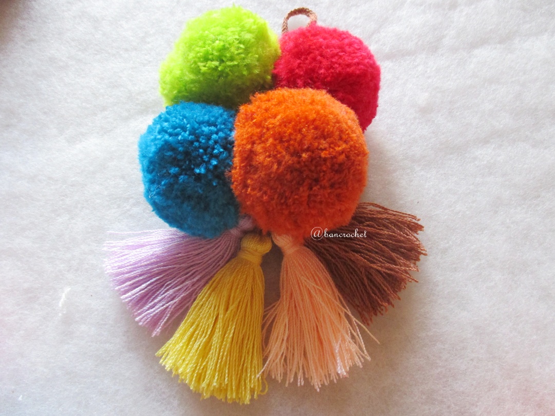 พู่+ปอมปอมแขวนกระเป๋าถักโครเชต์ pompom