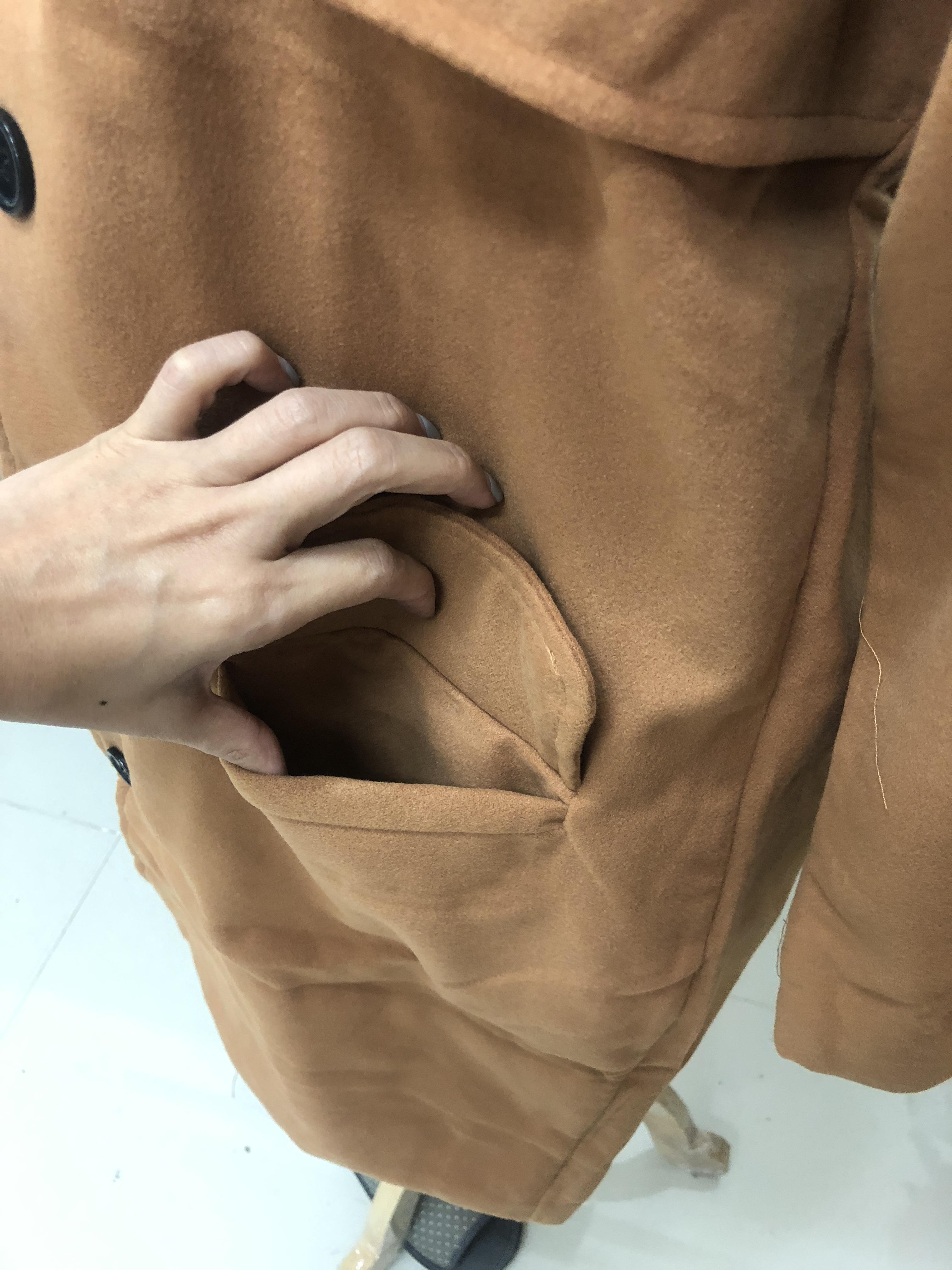 OverCoat เสื้อโค้ทกันหนาว สไตล์เกาหลี แต่งดีเทลเยอะ ทรงโคล่งสีน้ำตาล ผ้าวูลผสมเนื้อดี บุซับในกันลม พร้อมส่ง same pic