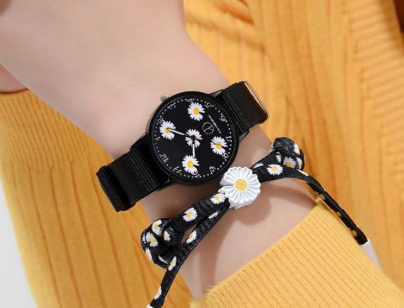 นาฬิกาข้อมือผู้หญิง นาฬิกา สายไนลอน สีดำ ลาย ดอกเดซี่ แฟชั่น นาฬิกา ยอดนิยม สำหรับ คนแพ้หนัง 327512