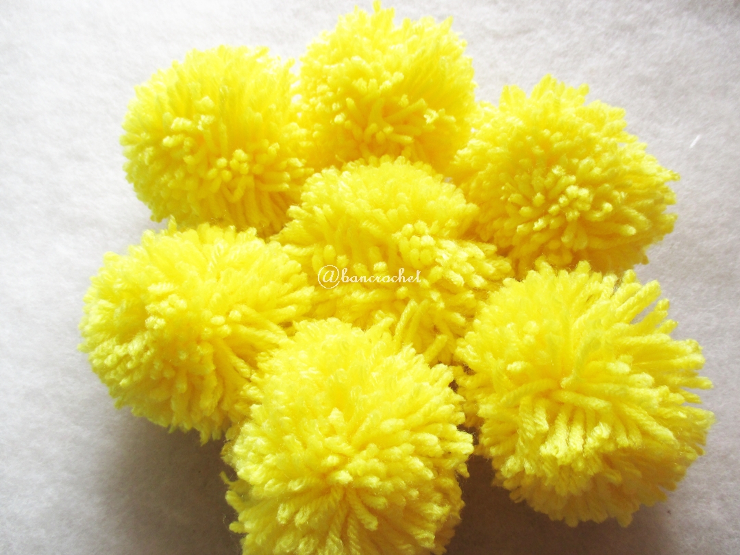 ปอมปอมไหมพรมสีเหลือง ขนาด 2 นิ้ว pompoms crochet