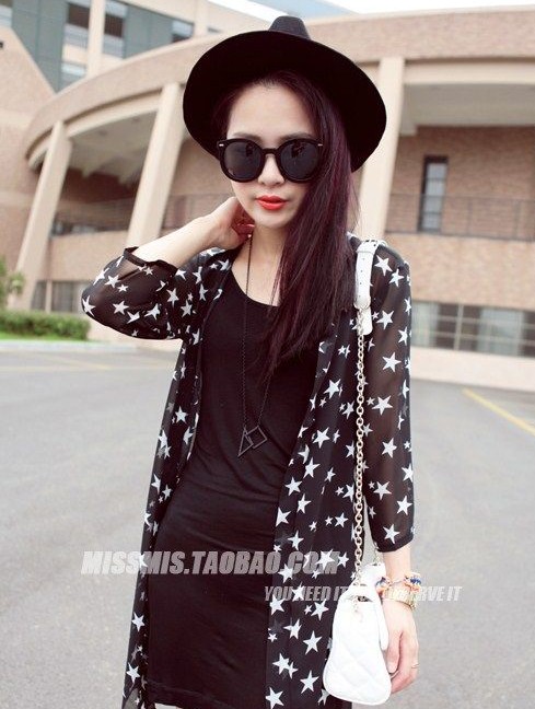 เสื้อคลุมแฟชั่น ผ้าชีฟองลายดาว ใส่คลุมเก๋ๆ ใส่สบาย พร้อมส่งจ้า ดำ/ขาว