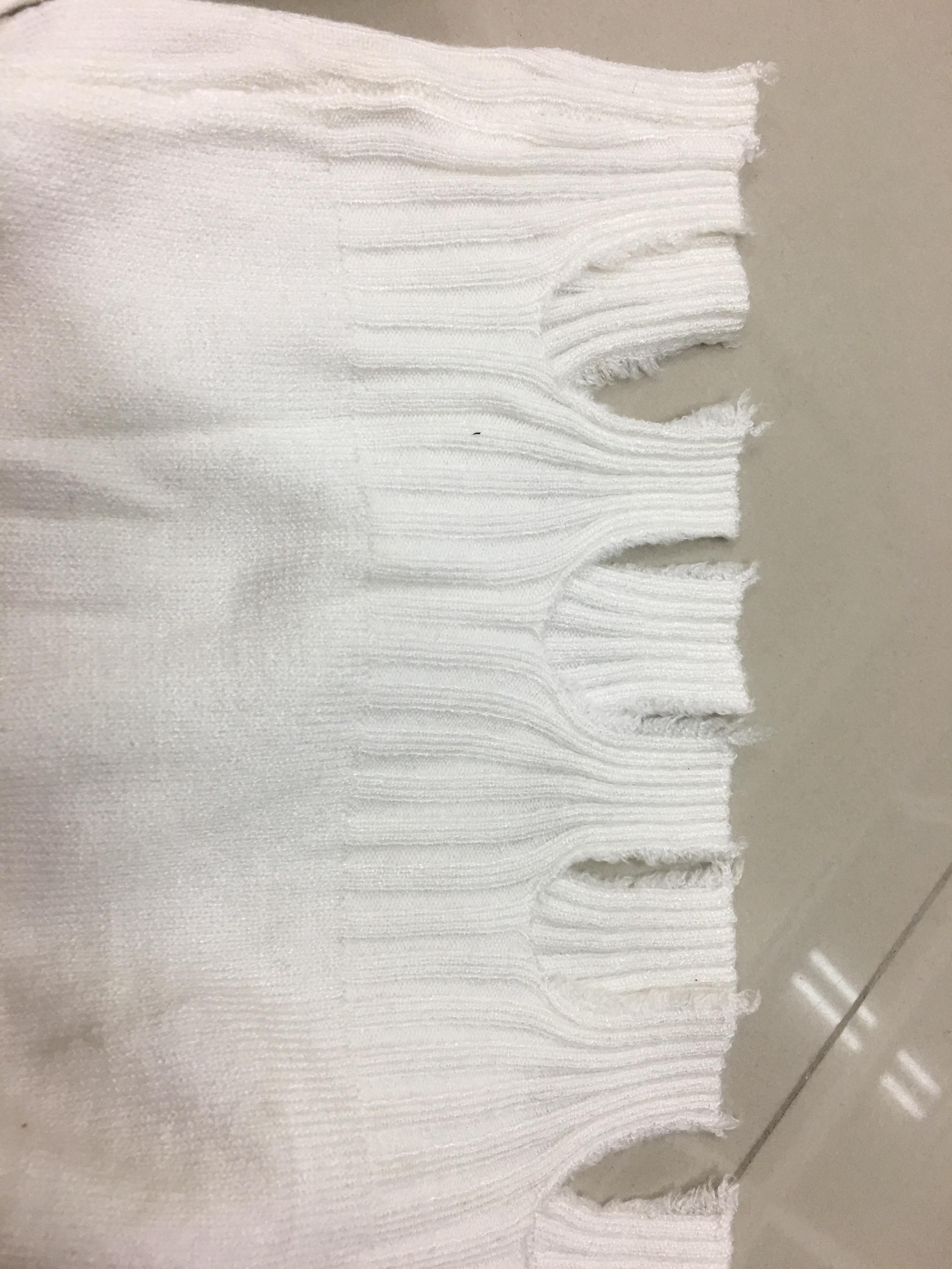 Sweater สไตล์เกาหลี แขนยาว เนื้อบางนุ่ม แต่งชายขาดๆ เพิ่มความเก๋ ขาว