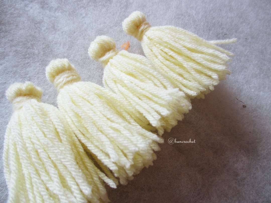 พู่สีเหลืองอ่อนโครเชต์ ไหมพรม 4 ply tassel crochet acrylic yarn 4 ply