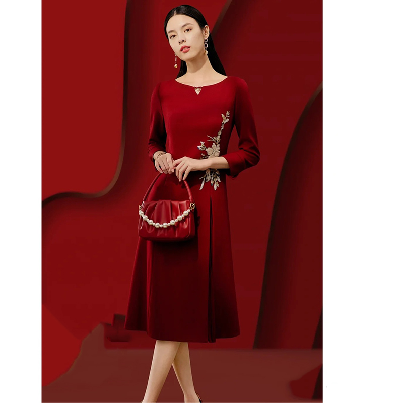 ชุดราตรี ชุดราตรีสวยหรู แบบ ทันสมัย Evening dress